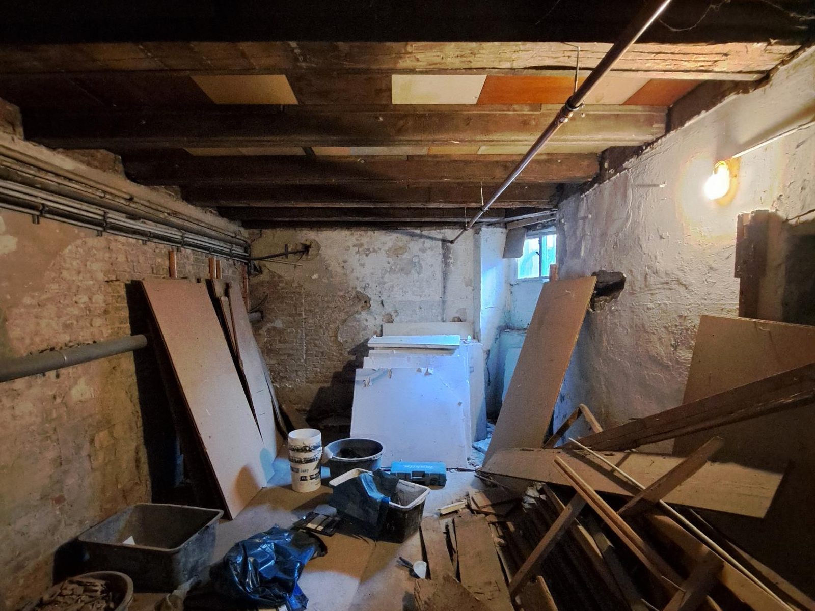 Keller im Ausgangszustand vor der Sanierung